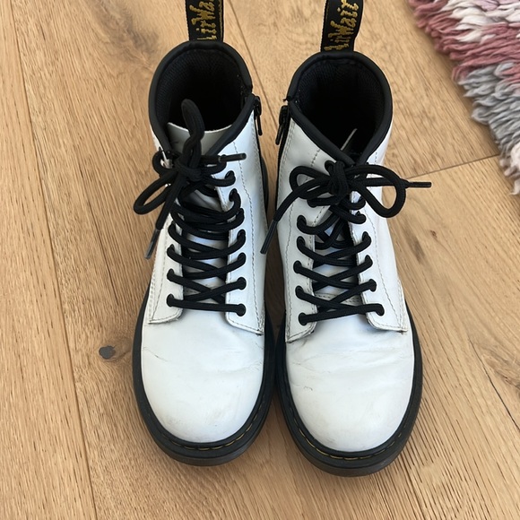 Girls Dr Marten boots size US 2 - Picture 5 of 5